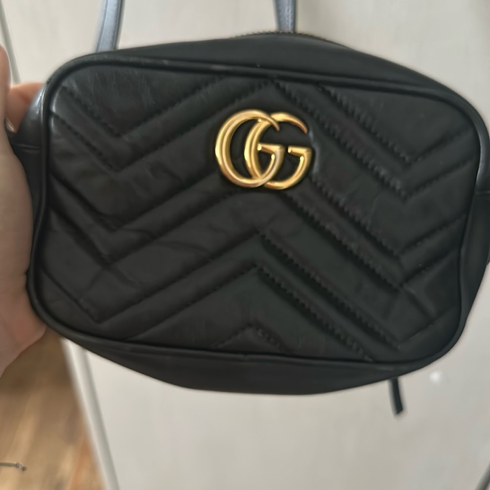 Gucci crossbody. Gently worn and adored. Dust bag